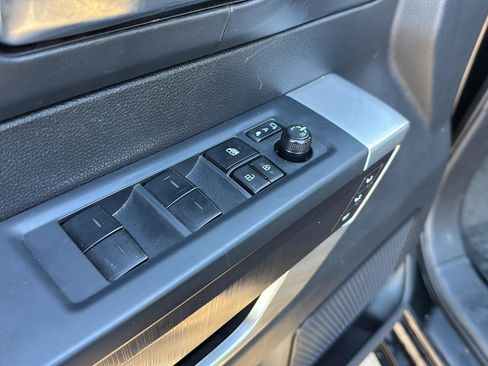 Used 2022 Toyota Tundra Platinum w/ Advanced Package image 31