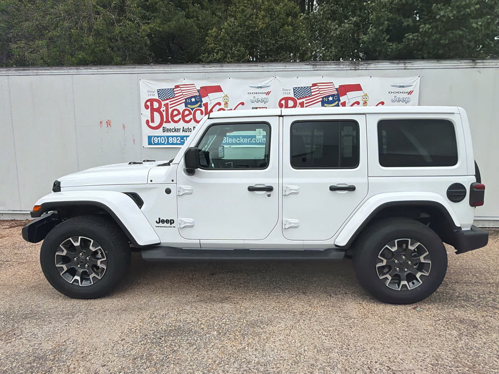 New 2026 Jeep Wrangler Unlimited Sahara AWD/4WD image 7