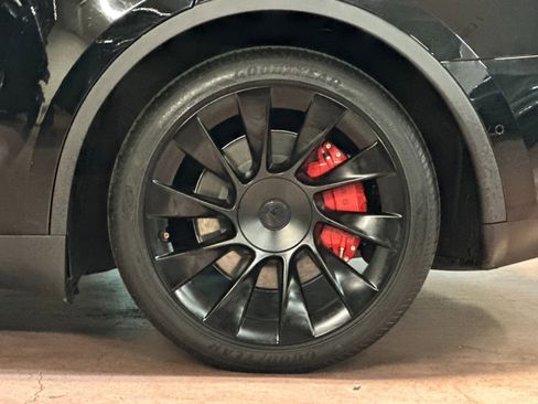 Used 2021 Tesla Model Y Long Range image 24