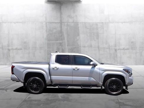 Used 2024 Toyota Tacoma SR5 AWD/4WD image 5