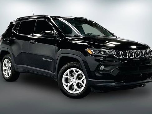 Used 2024 Jeep Compass Latitude image 1