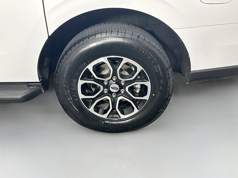 Used 2024 Ford Expedition Max XLT RWD image 11