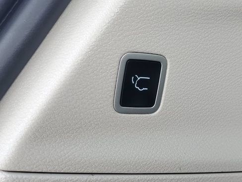 Used 2023 Chrysler Pacifica Touring-L FWD image 37