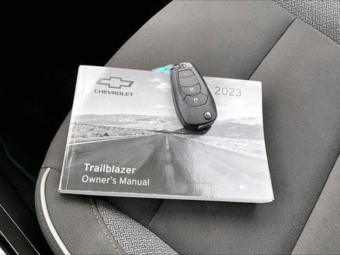 Used 2023 Chevrolet TrailBlazer LS FWD image 11