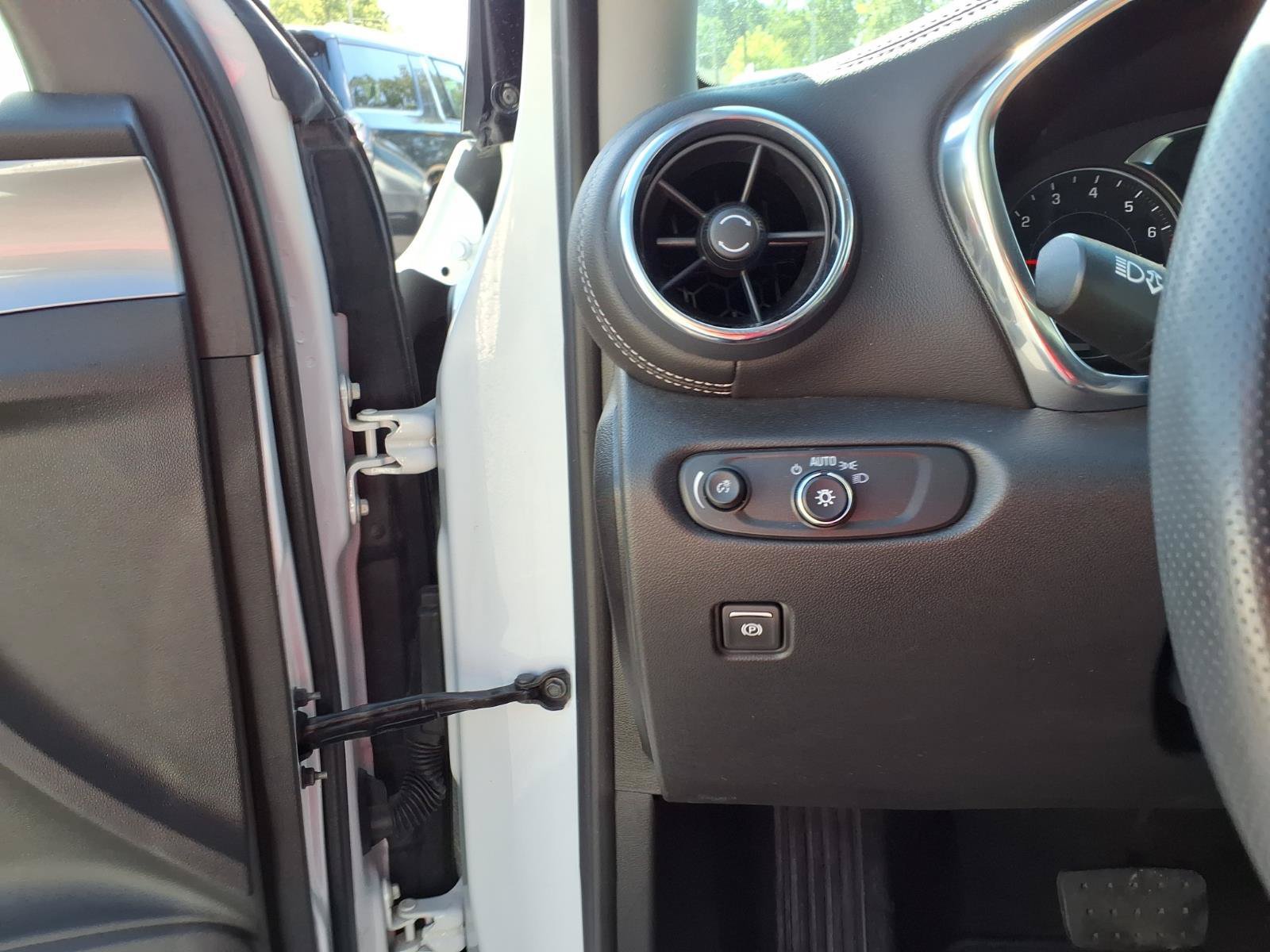 Used 2025 Chevrolet Blazer LT FWD image 17