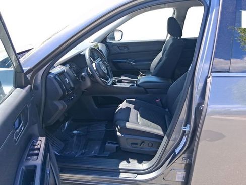 Used 2025 Nissan Pathfinder SV AWD/4WD image 10