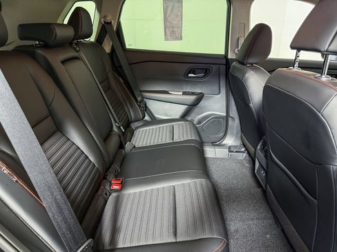 Certified 2026 Nissan Rogue SV AWD/4WD image 33