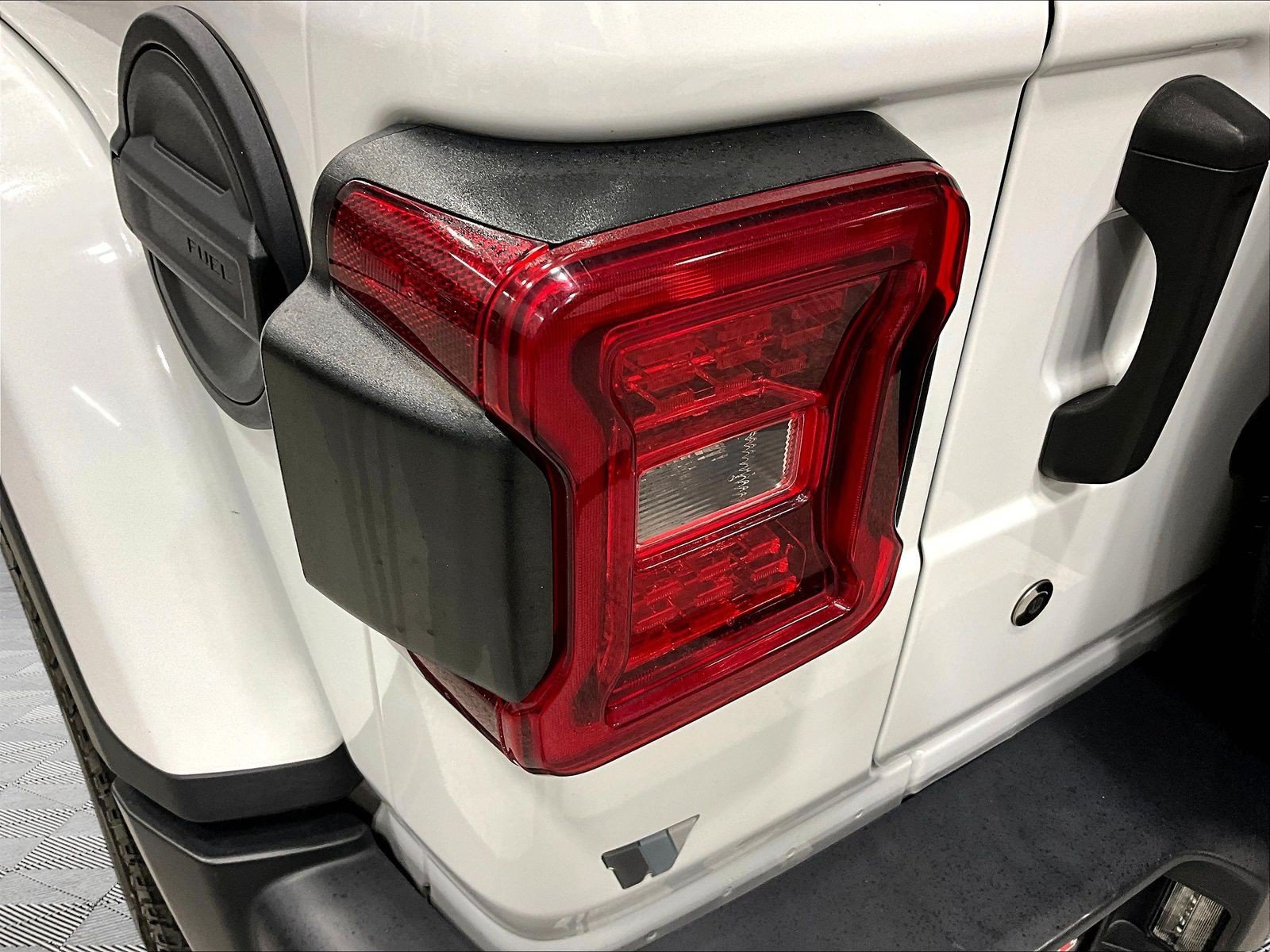 Used 2019 Jeep Wrangler Unlimited Sahara w/ Safety Group AWD/4WD image 23