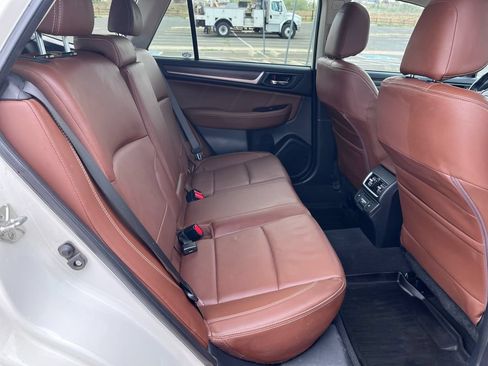 Used 2018 Subaru Outback 3.6R Touring w/ Popular Package #3 AWD/4WD image 25