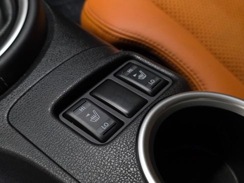 Used 2009 Nissan 370Z Touring w/ Sport Pkg RWD image 31