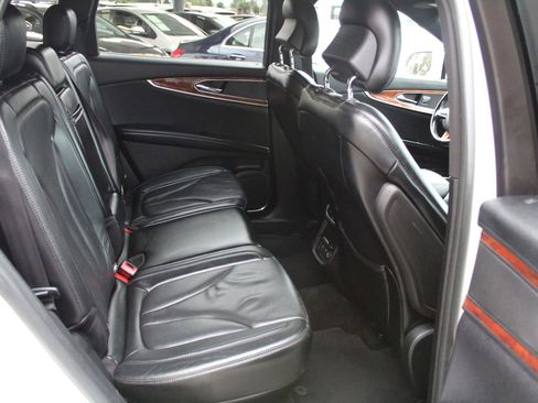 Used 2016 Lincoln MKX Reserve w/ Technology Package AWD/4WD image 11