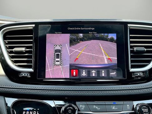 Used 2023 Chrysler Pacifica Limited w/ S Appearance Package FWD image 14
