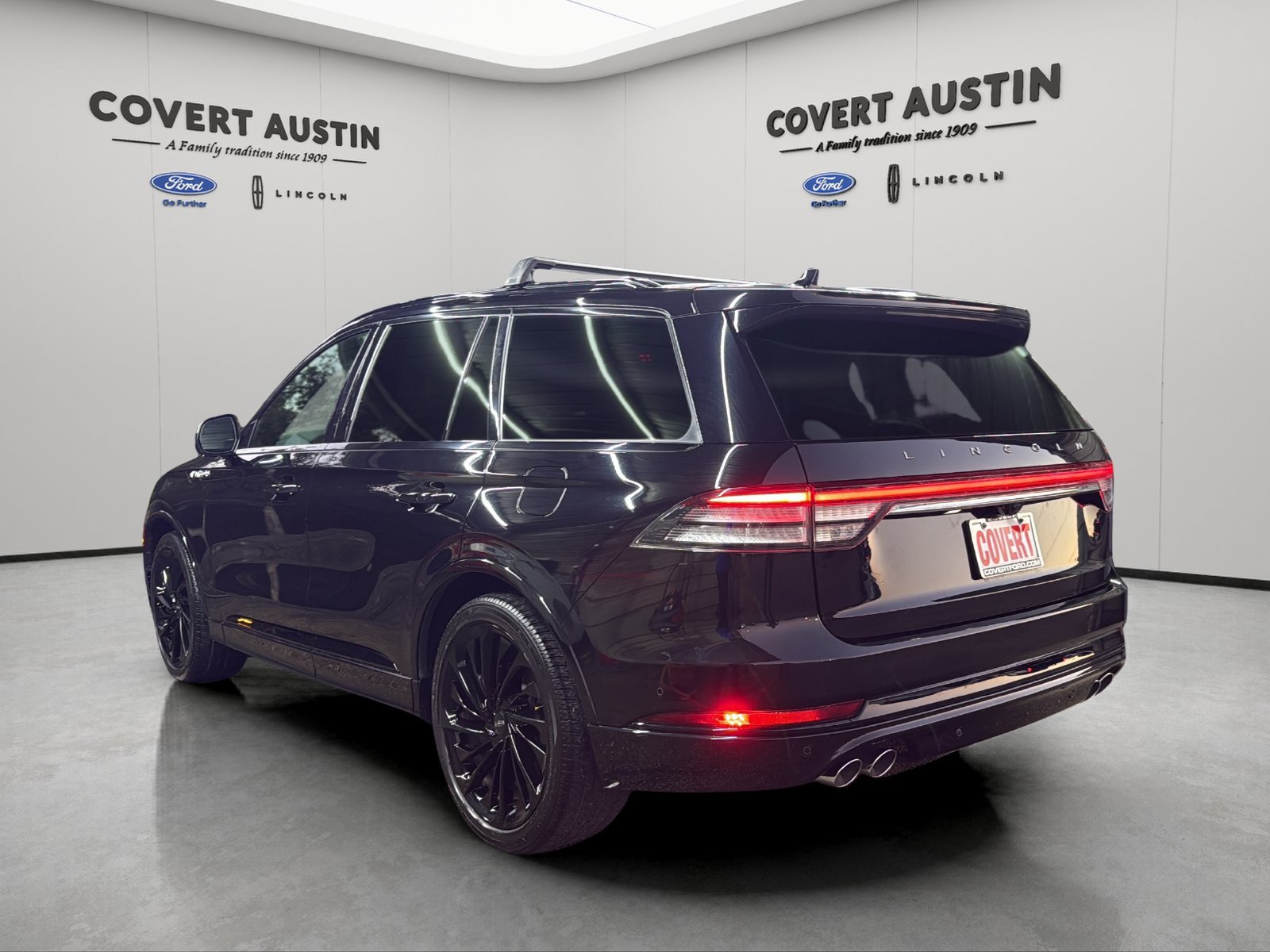 Used 2023 Lincoln Aviator Reserve w/ Equipment Group 201A RWD image 3