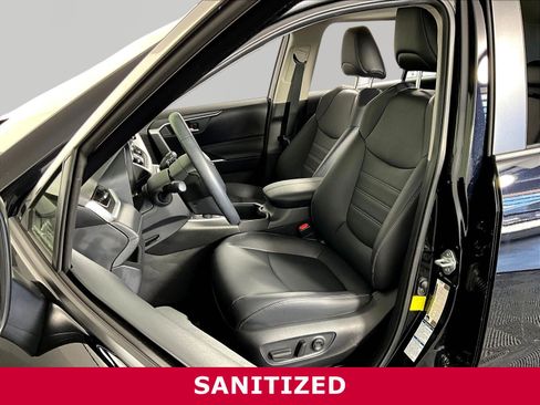Used 2022 Toyota RAV4 XLE Premium AWD/4WD image 21