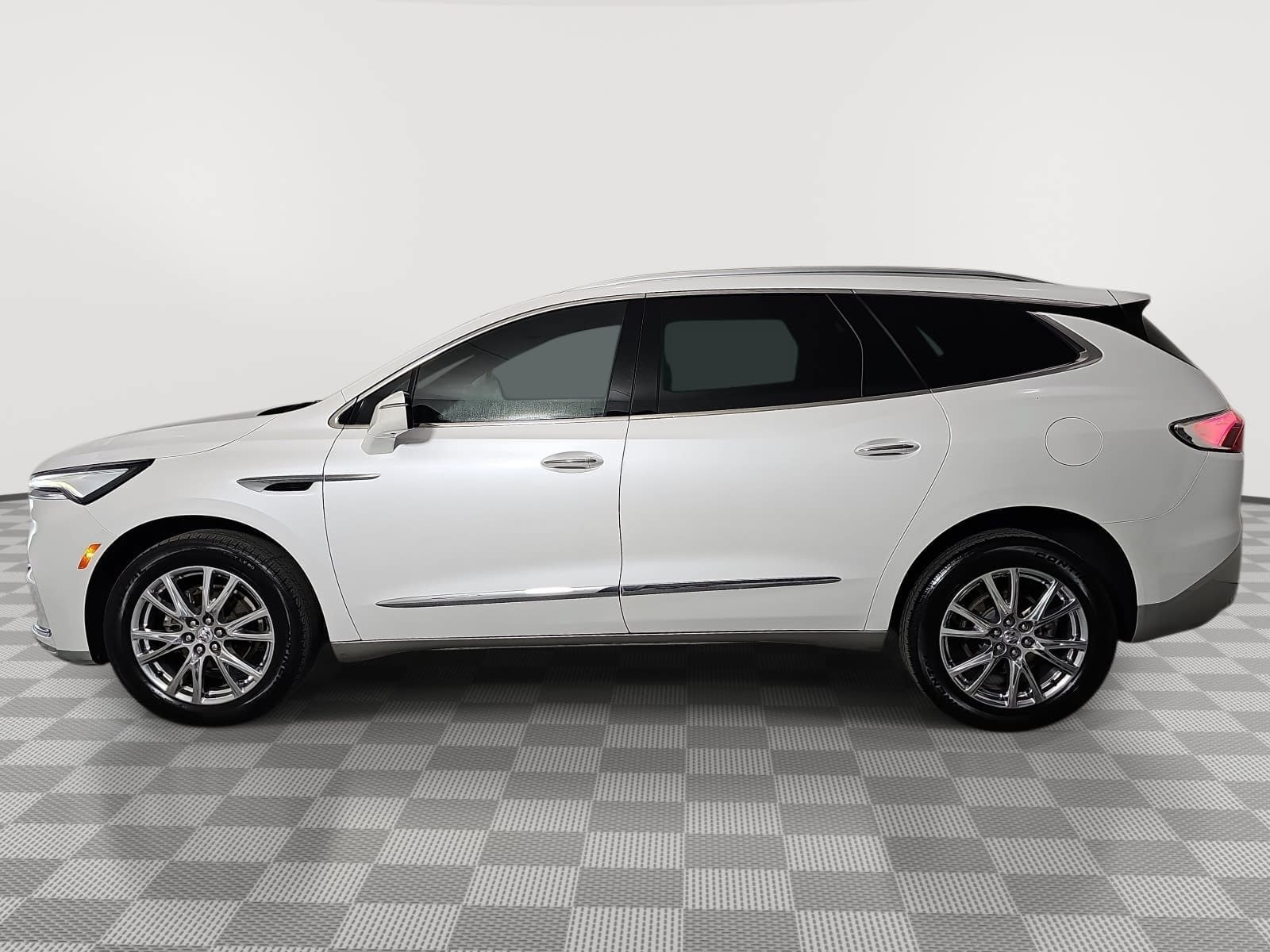 Used 2023 Buick Enclave Premium w/ Experience Buick Package FWD image 5