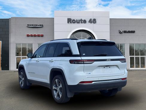 Used 2024 Jeep Grand Cherokee Limited 4xe w/ Luxury Tech Group II AWD/4WD image 4