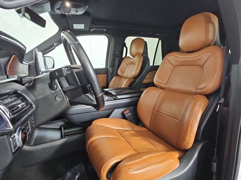 Used 2021 Lincoln Navigator Reserve w/ Luxury Package RWD image 15