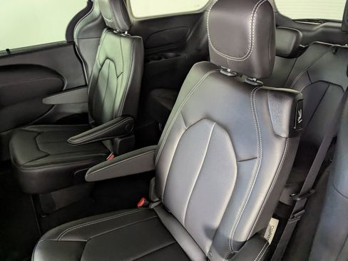 New 2026 Chrysler Pacifica Select w/ S Appearance Package image 16