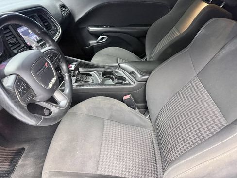 Used 2019 Dodge Challenger R/T w/ Driver Convenience Group RWD image 10