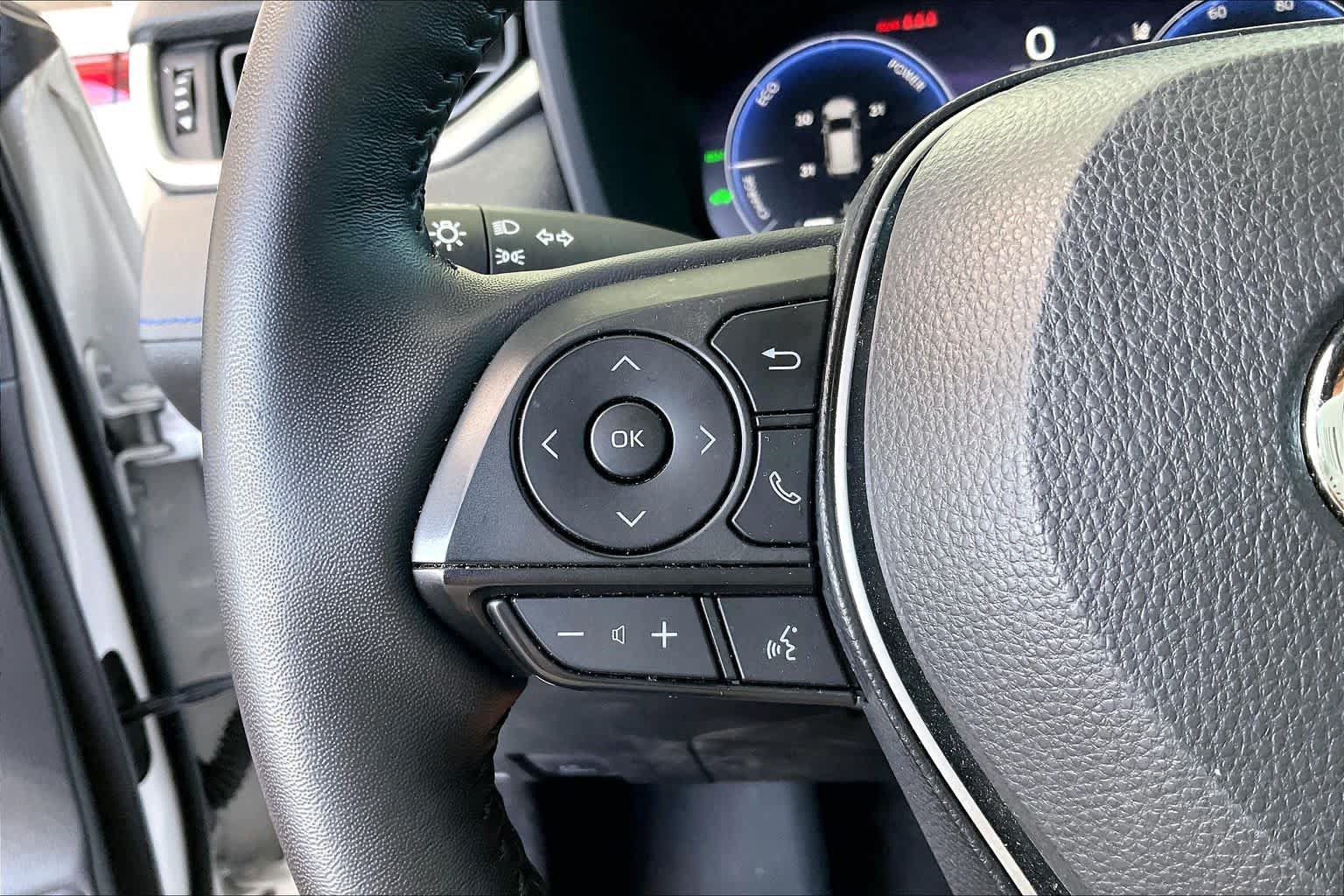 Used 2025 Toyota RAV4 XSE w/ Advanced Technology Package AWD/4WD image 23