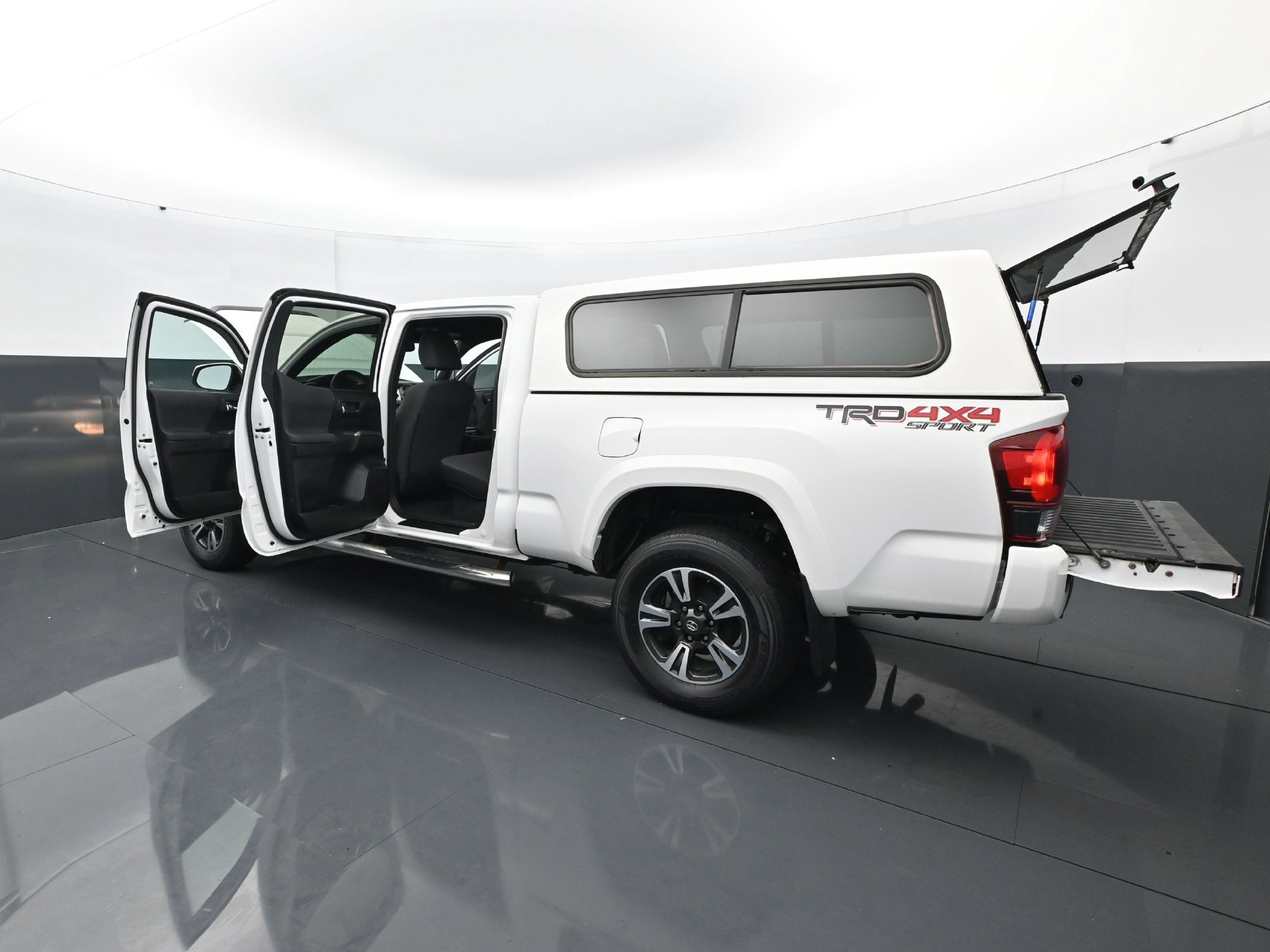 Used 2019 Toyota Tacoma TRD Sport AWD/4WD image 31
