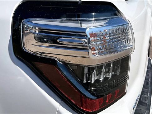 Used 2020 Toyota 4Runner SR5 Premium image 27