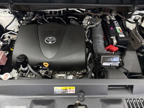 Used 2021 Toyota Highlander XLE FWD image 57