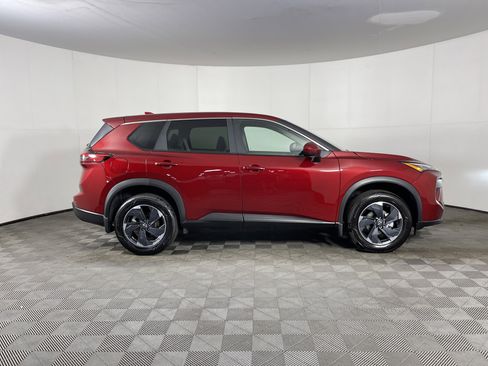 Used 2024 Nissan Rogue SV image 5