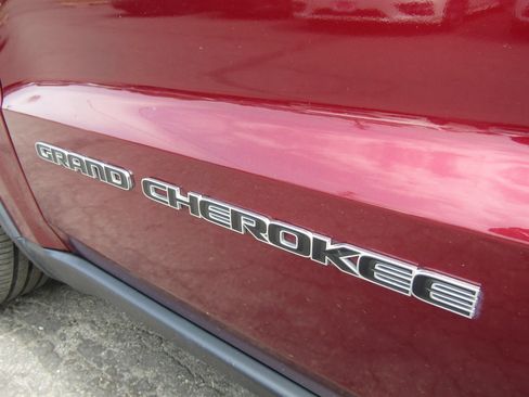 Used 2019 Jeep Grand Cherokee Limited AWD/4WD image 17