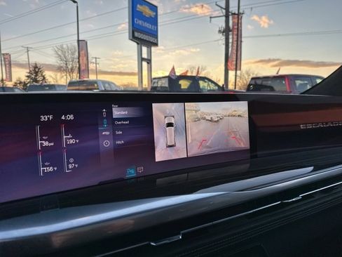 Used 2025 Cadillac Escalade Premium Luxury image 52