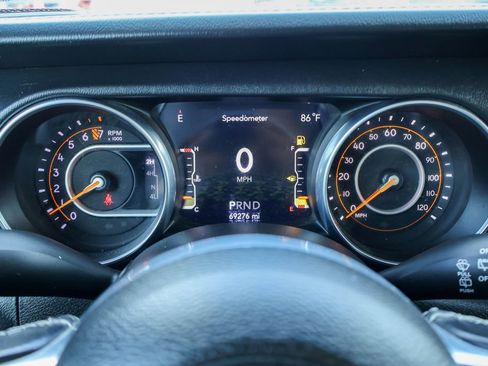 Used 2020 Jeep Wrangler Unlimited Sahara image 12