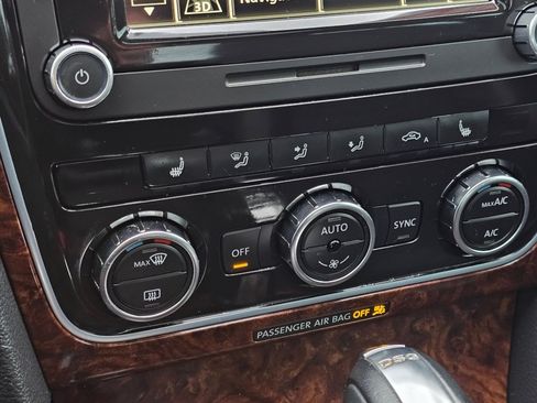 Used 2013 Volkswagen Passat TDI SEL Premium image 11