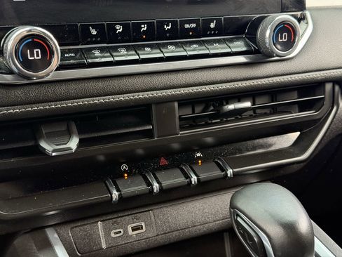 Used 2023 Chevrolet Colorado LT w/ LT Convenience Package II image 20