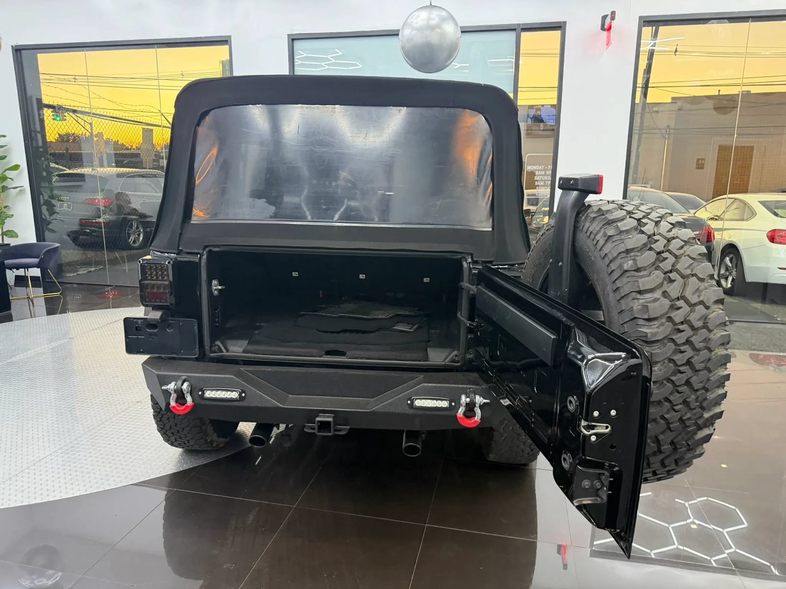 Used 2016 Jeep Wrangler Unlimited Rubicon w/ Dual Top Group AWD/4WD image 18