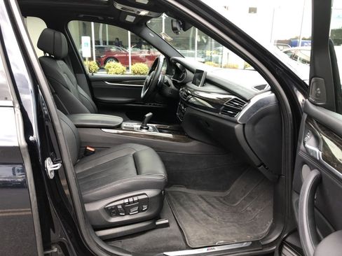 Used 2017 BMW X5 xDrive50i AWD/4WD image 42