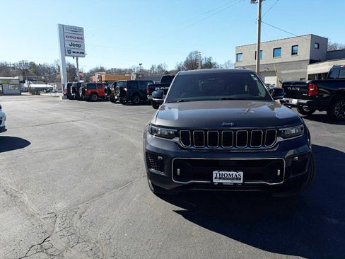 Used 2022 Jeep Grand Cherokee Overland image 2