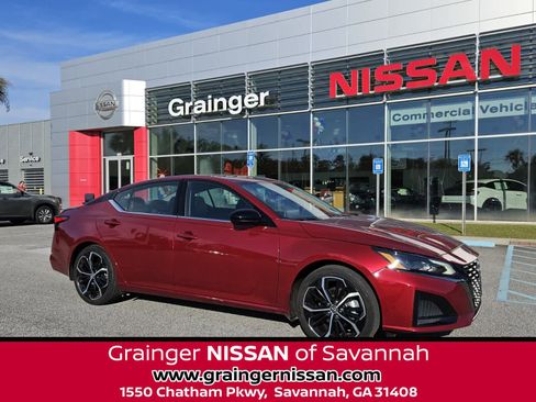 Used 2024 Nissan Altima 2.5 SR w/ SR Premium Package FWD image 1