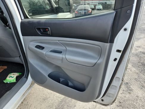 Used 2012 Toyota Tacoma PreRunner image 24