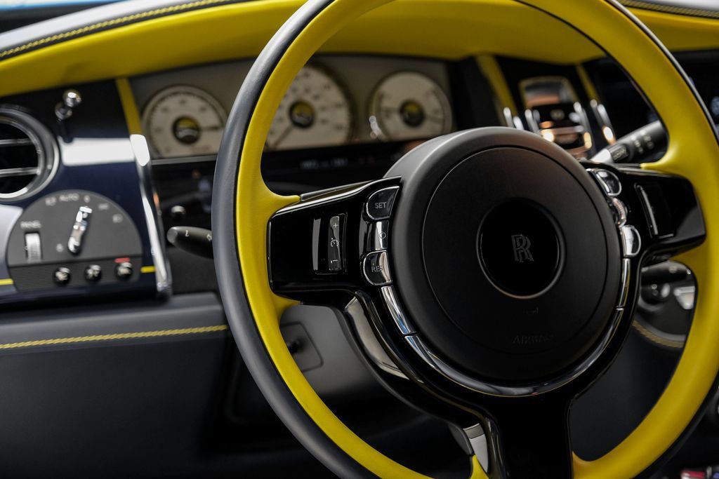 Used 2021 Rolls-Royce Dawn RWD image 17