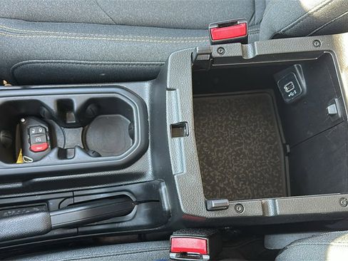 Used 2025 Jeep Wrangler Sahara image 25