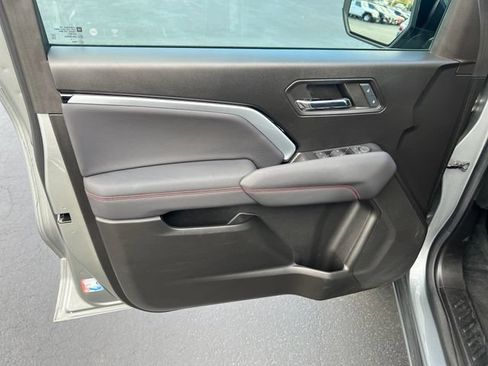 Certified 2024 Chevrolet Colorado Z71 w/ Z71 Convenience Package 2 AWD/4WD image 11