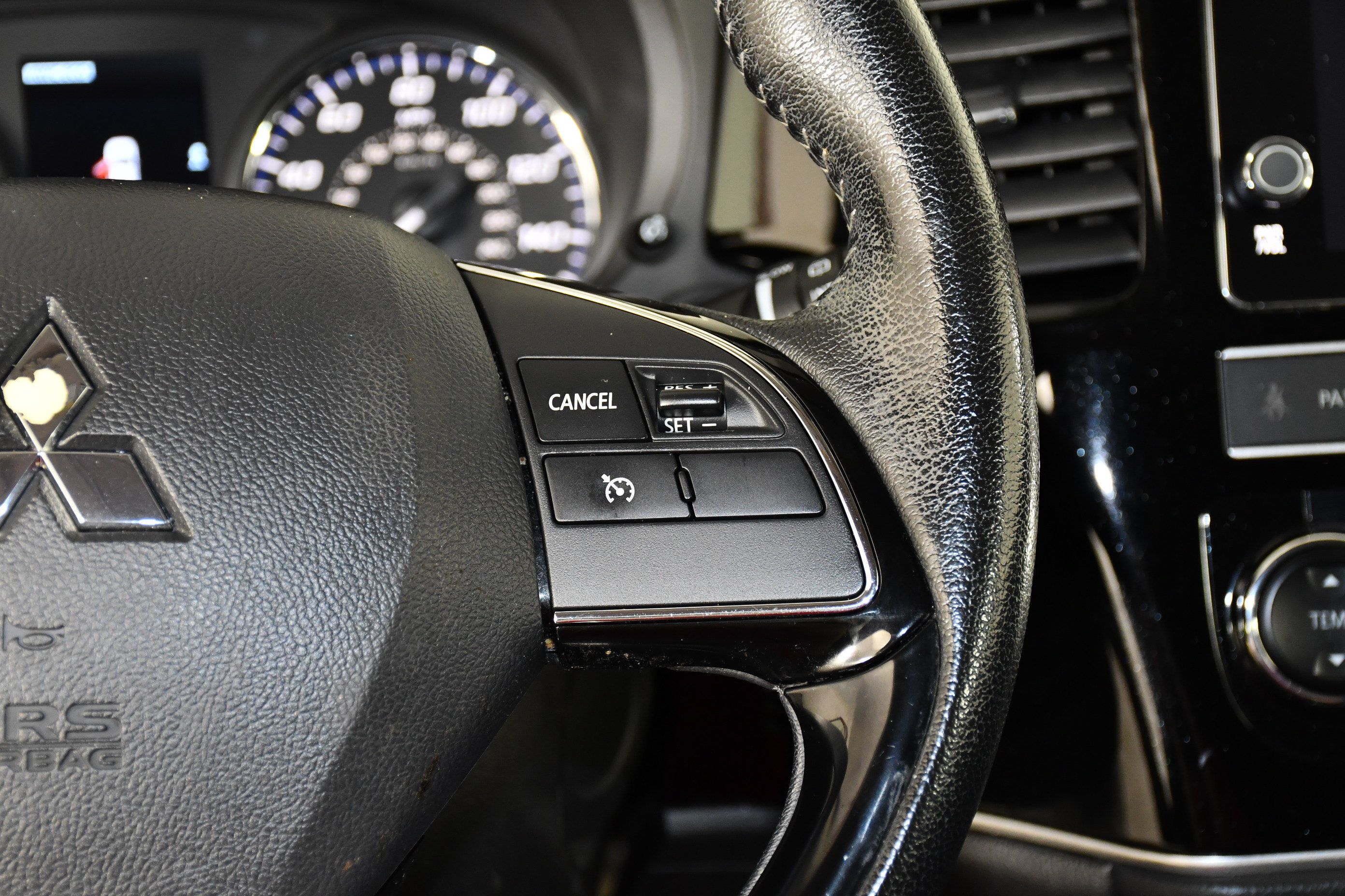Used 2019 Mitsubishi Outlander SE AWD/4WD image 14