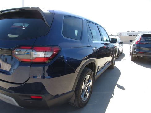 Used 2023 Honda Pilot EX-L image 3