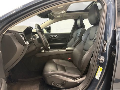 Used 2019 Volvo S60 T5 Momentum w/ Premium Package FWD image 9