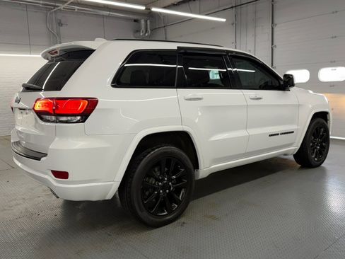 Used 2018 Jeep Grand Cherokee Altitude AWD/4WD image 7
