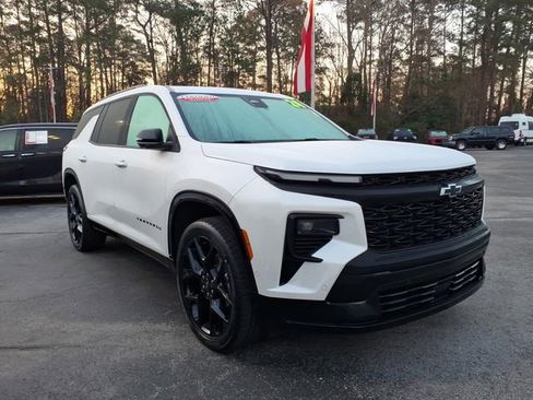 Used 2024 Chevrolet Traverse RS image 1