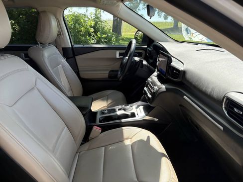 Used 2020 Ford Explorer XLT w/ Equipment Group 202A AWD/4WD image 36