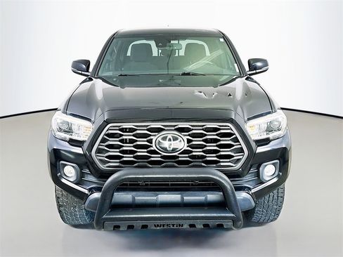 Used 2020 Toyota Tacoma TRD Off-Road image 2