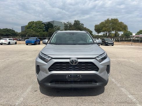 Used 2025 Toyota RAV4 XLE FWD image 2