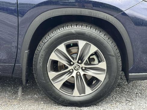 Used 2023 Toyota Highlander XLE FWD image 12